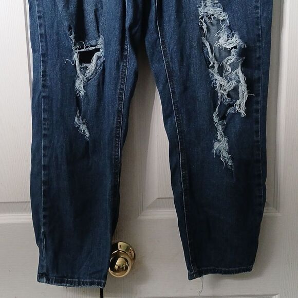 Gogo distressed curvy mom jeans   Sz 11 Juniors EUC - Picture 2 of 8